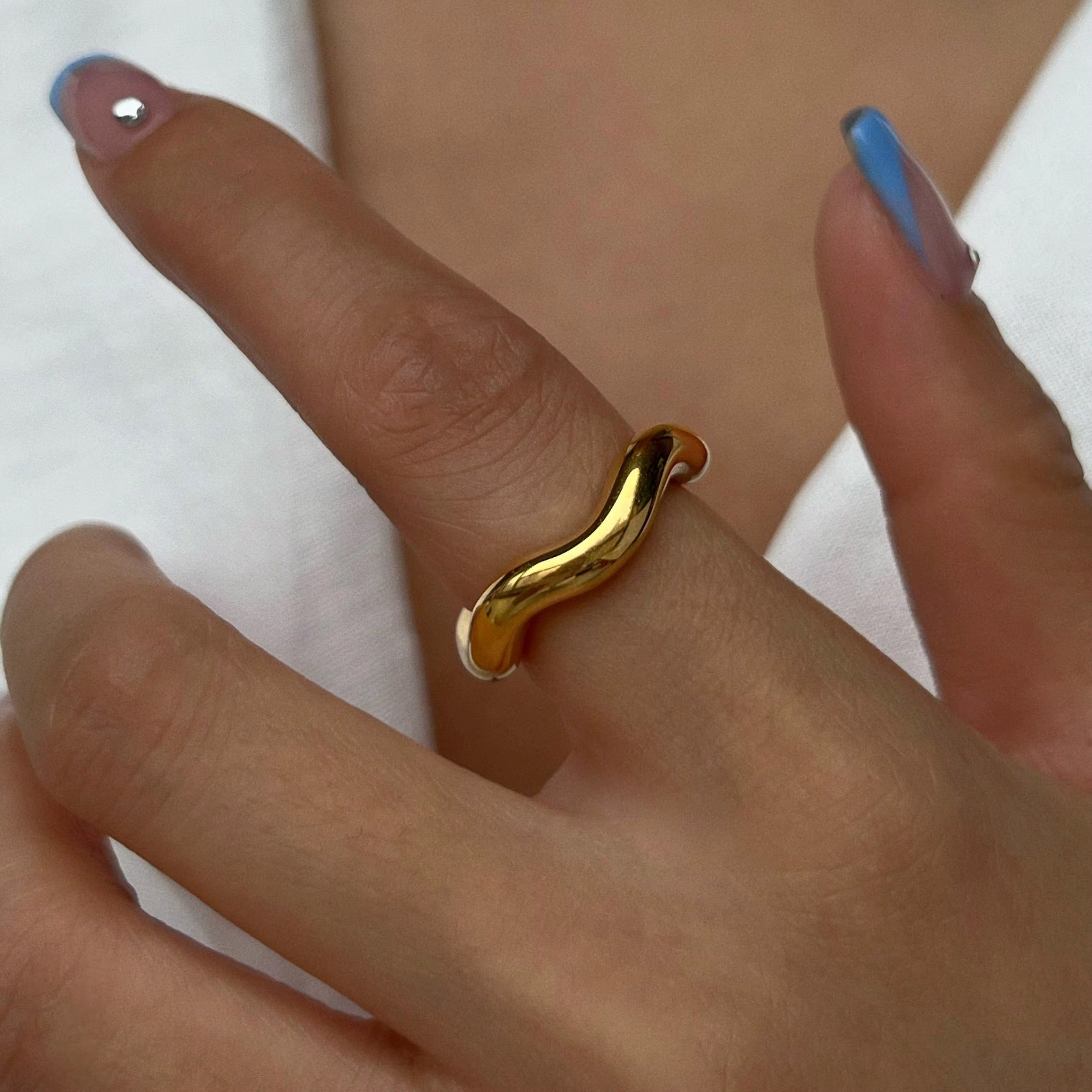 18k Gold Wavy Band Ring - GRISÉ NYC 2