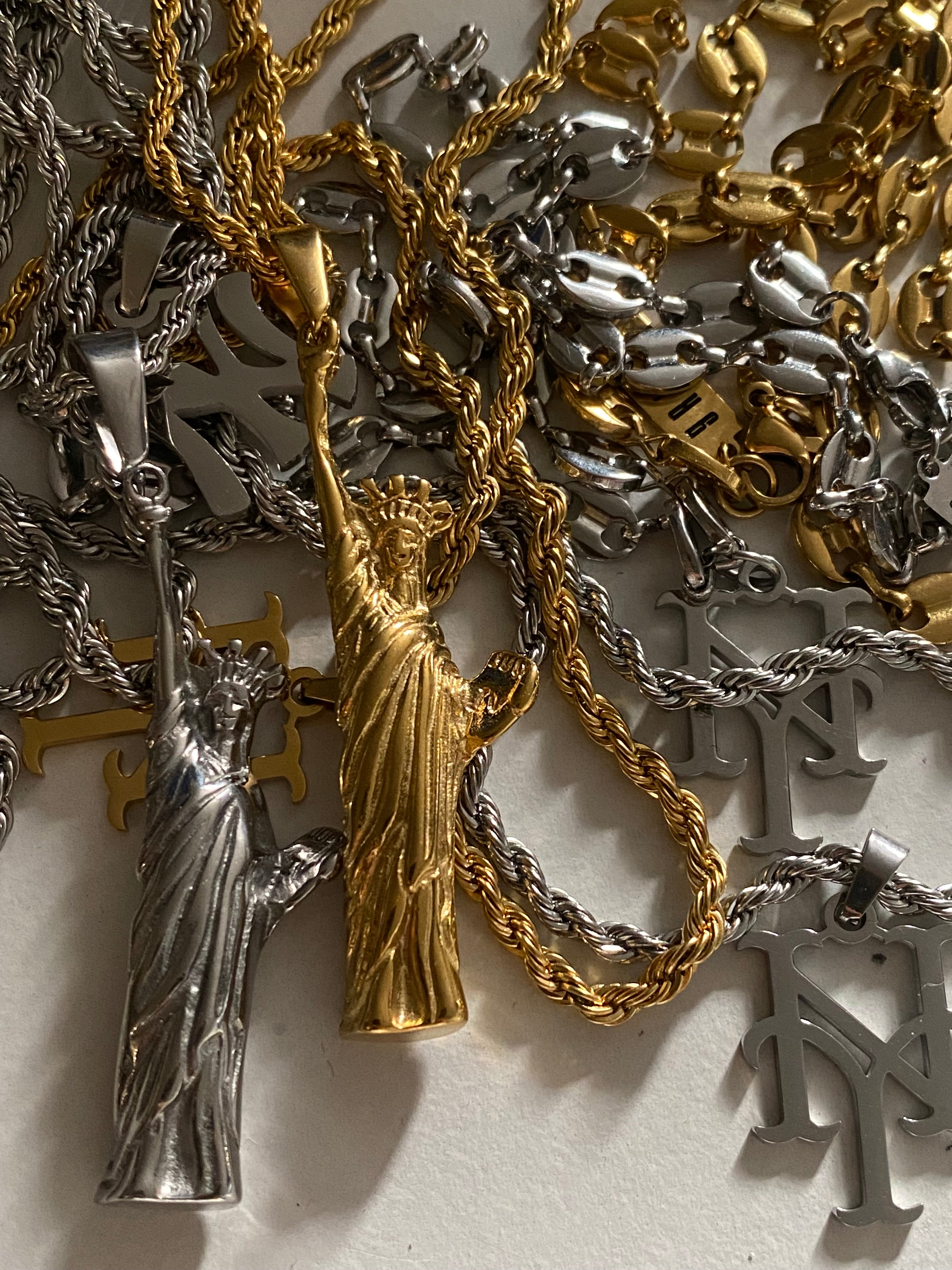 Statue of Liberty 18k Gold Necklace - GRISÉ NYC 2