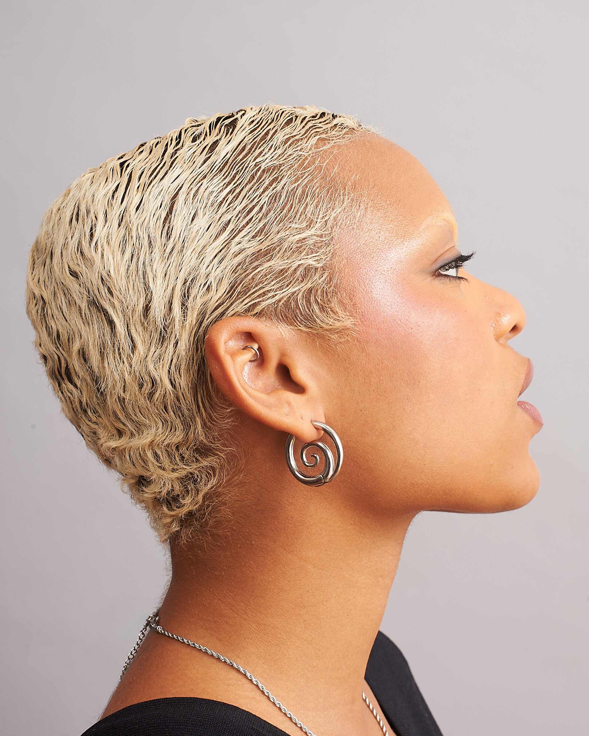 Swirl Stainless Steel Hoop Earrings - GRISÉ NYC 3