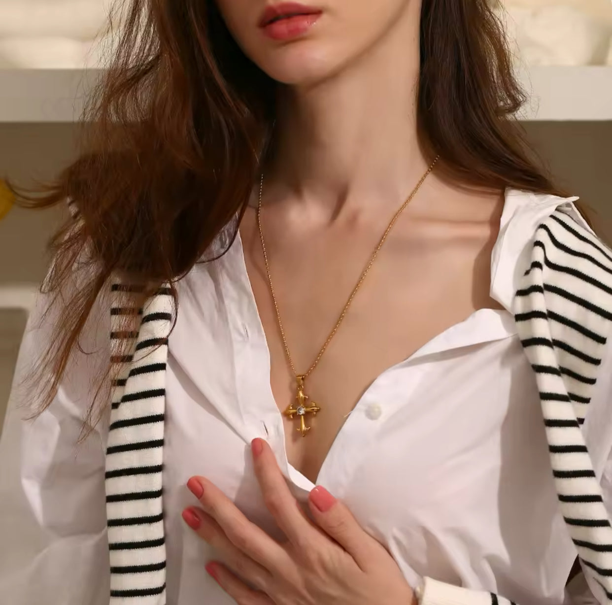 Lumiere Cross Pendant 18k Gold Necklace - GRISÉ NYC 4