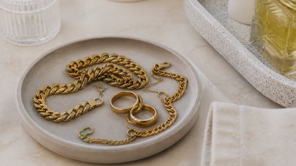 Why Does Gold Plated Jewelry Turn Green? Fix & Prevent