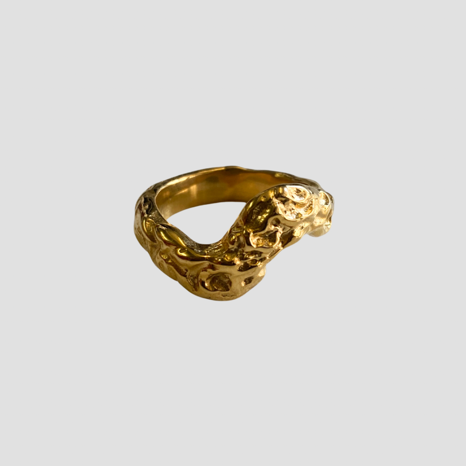 Rugged V 18k Gold Ring
