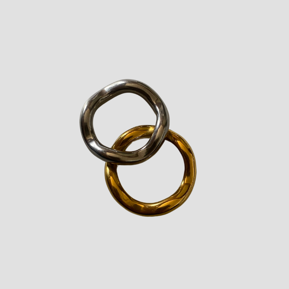 18k Gold Wavy Band Ring