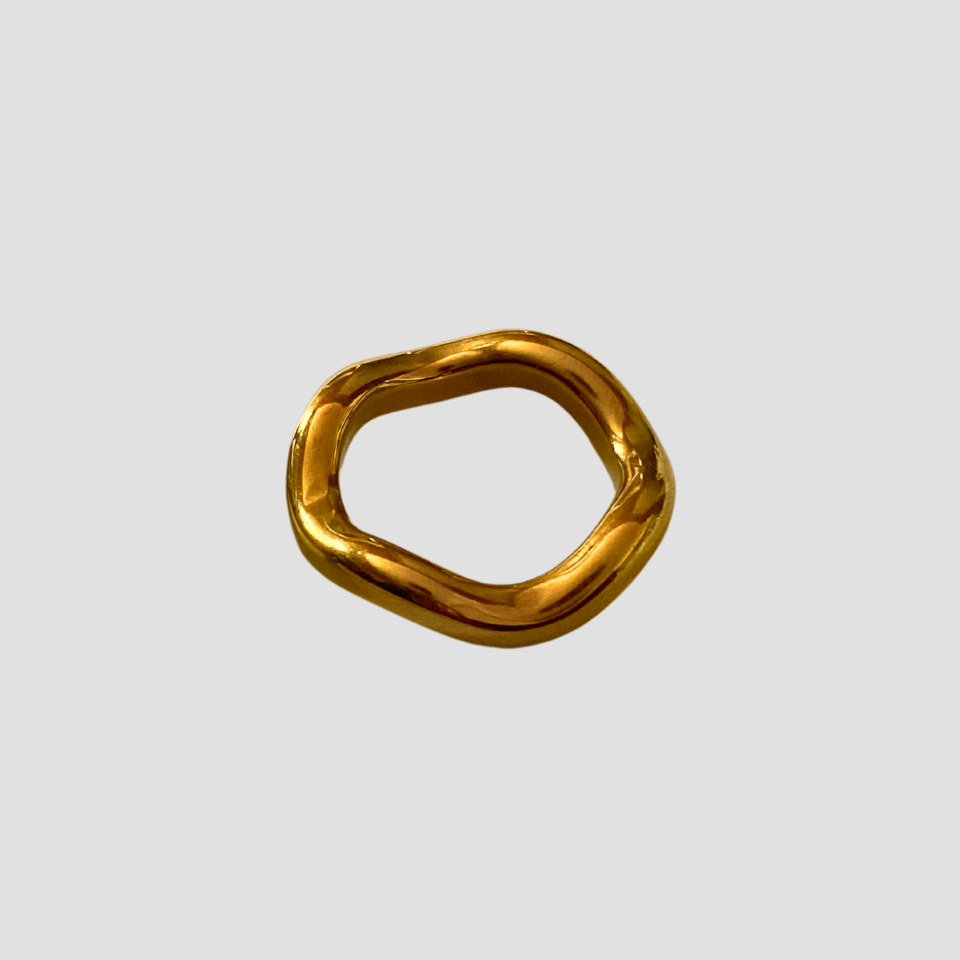 18k Gold Wavy Band Ring