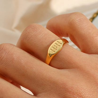 Close up of GRISÉ NYC 18k gold 11:11 signet ring on hand