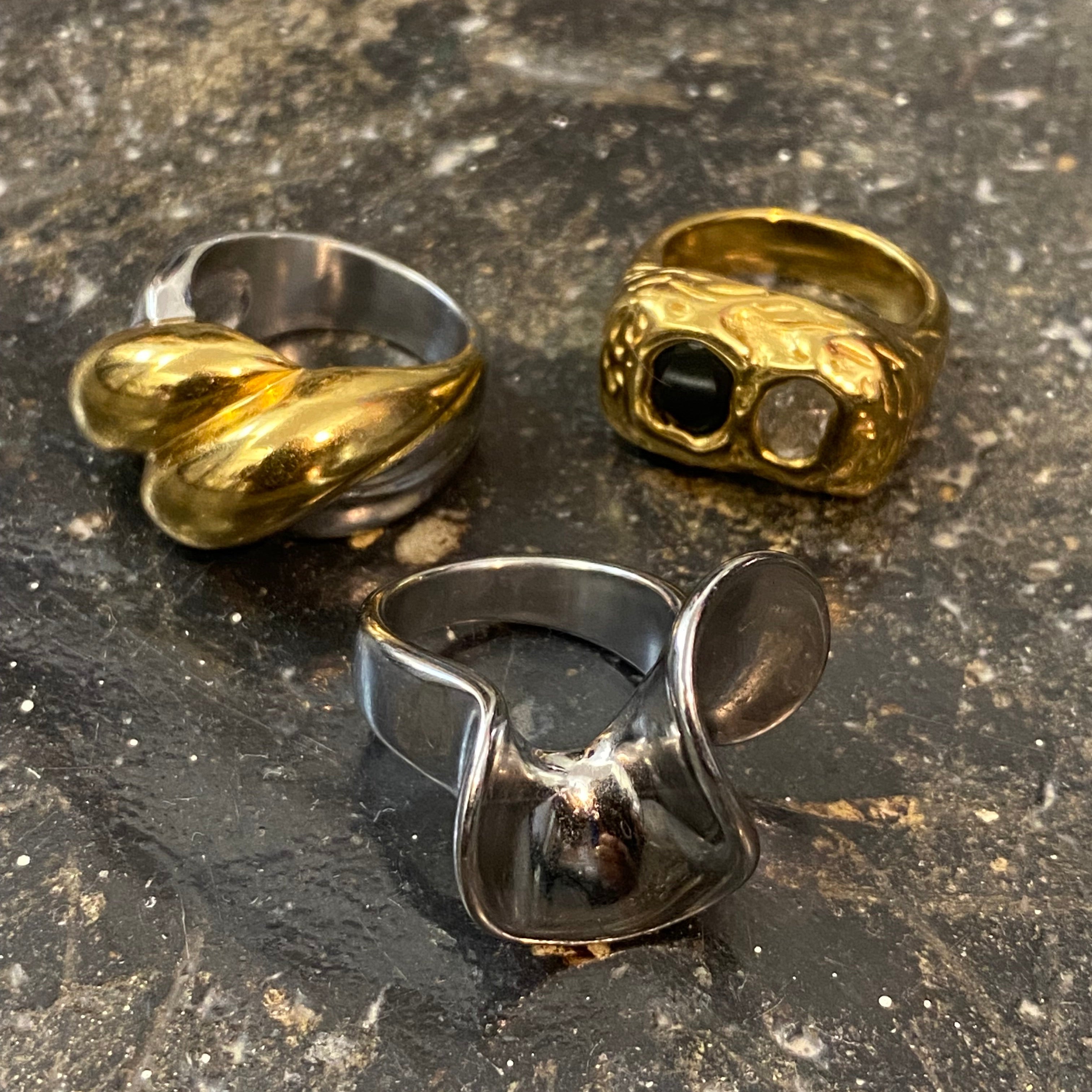 Close up detail of GRISÉ NYC 2-Tone XL Bubble Ring showcasing sculptural mixed metal design