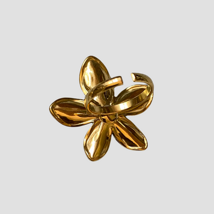 Flat lay of GRISÉ NYC 2-tone flower pearl gold plated adjustable ring.