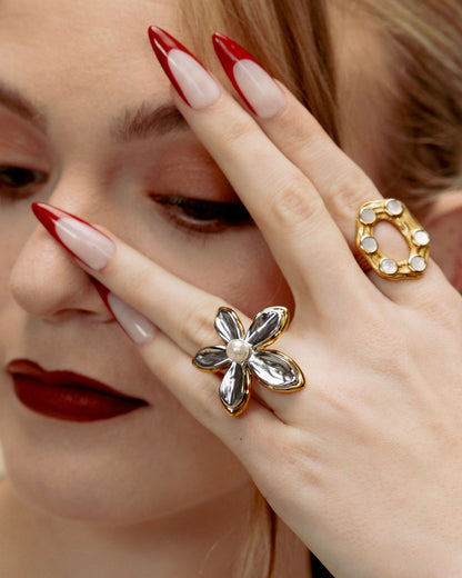 Model wearing GRISÉ NYC flower pearl ring.