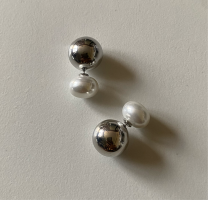GRISÉ NYC 2 in 1 pearl and stainless steel stud earrings.