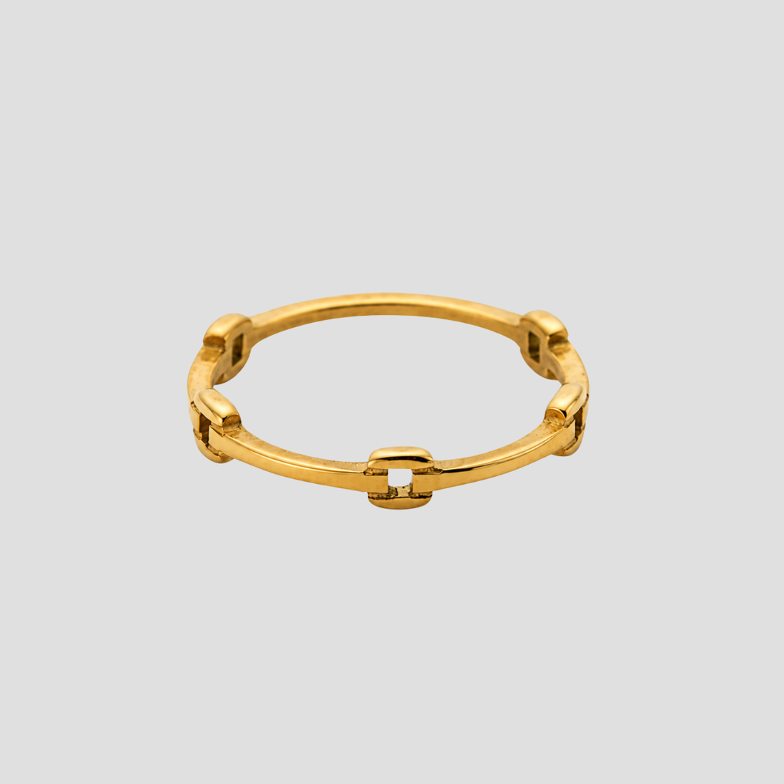 GRISÉ NYC Dainty Minimal Link 18k Gold Ring in polished 18k gold plated stainless steel featuring a sleek minimalist link design.