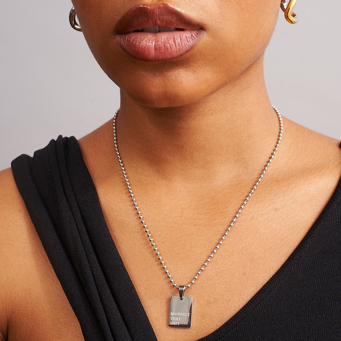 GRISÉ NYC manifest that necklace stainless steel pendant on model