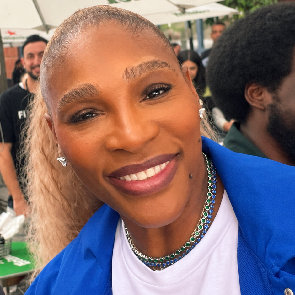 Serena Williams wearing the GRISÉ NYC Royal Bezel Gemstone Necklace in emerald green.