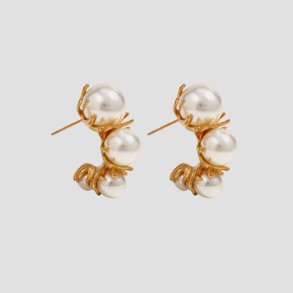 GRISÉ NYC tres perlita gold pearl earrings with three pearl accents.