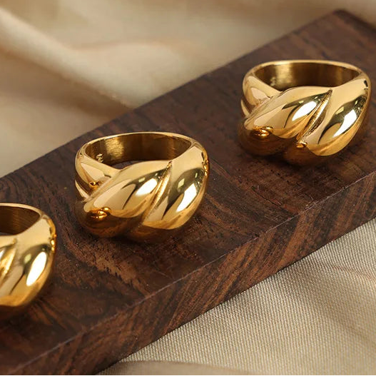 GRISÉ NYC XL Bubble 18k Gold Ring shown in polished gold variations on wooden display