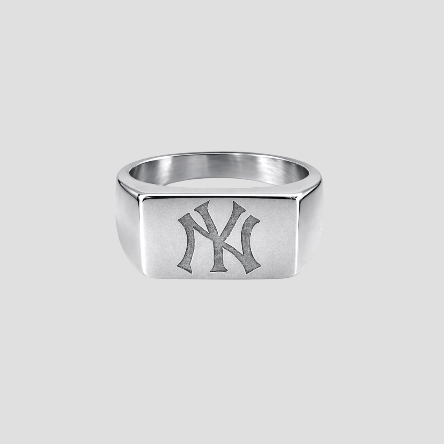 GRISÉ NYC Yankees signet ring in stainless steel silver with engraved NY logo front view.