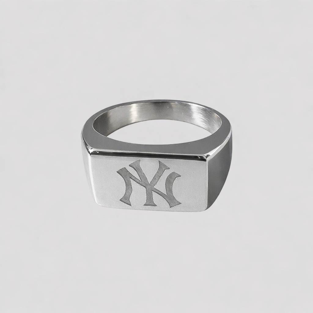 grisé silver ny yankees signet ring in stainless steel on a light gray background